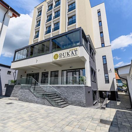 Hotel Dukat グラ・フモアルルイ エクステリア 写真