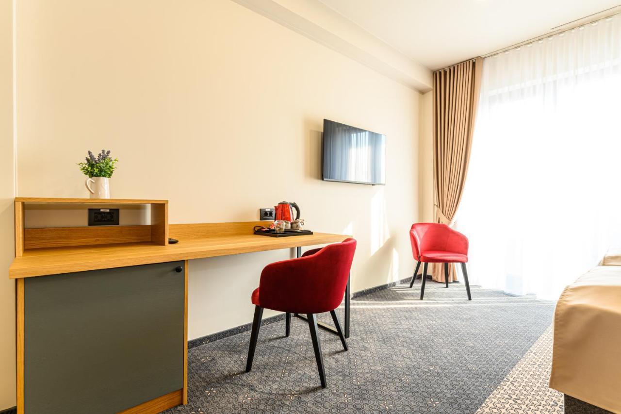 Hotel Dukat グラ・フモアルルイ エクステリア 写真
