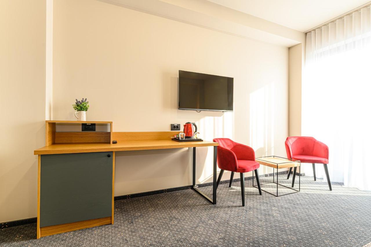 Hotel Dukat グラ・フモアルルイ エクステリア 写真