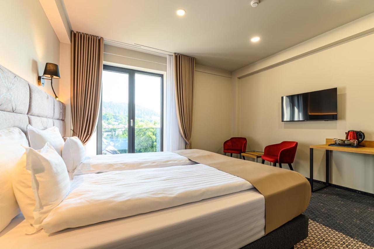 Hotel Dukat グラ・フモアルルイ エクステリア 写真