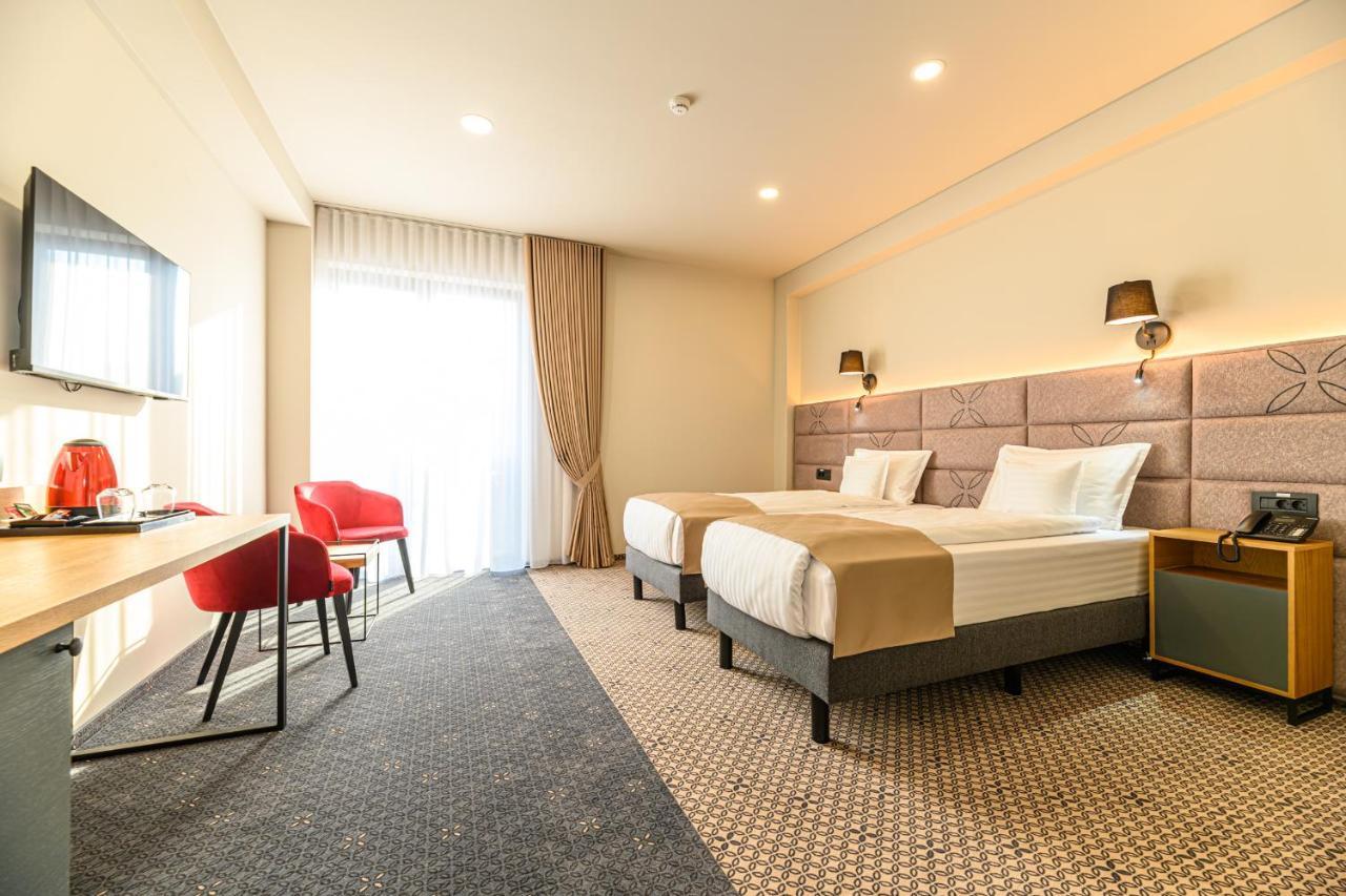 Hotel Dukat グラ・フモアルルイ エクステリア 写真