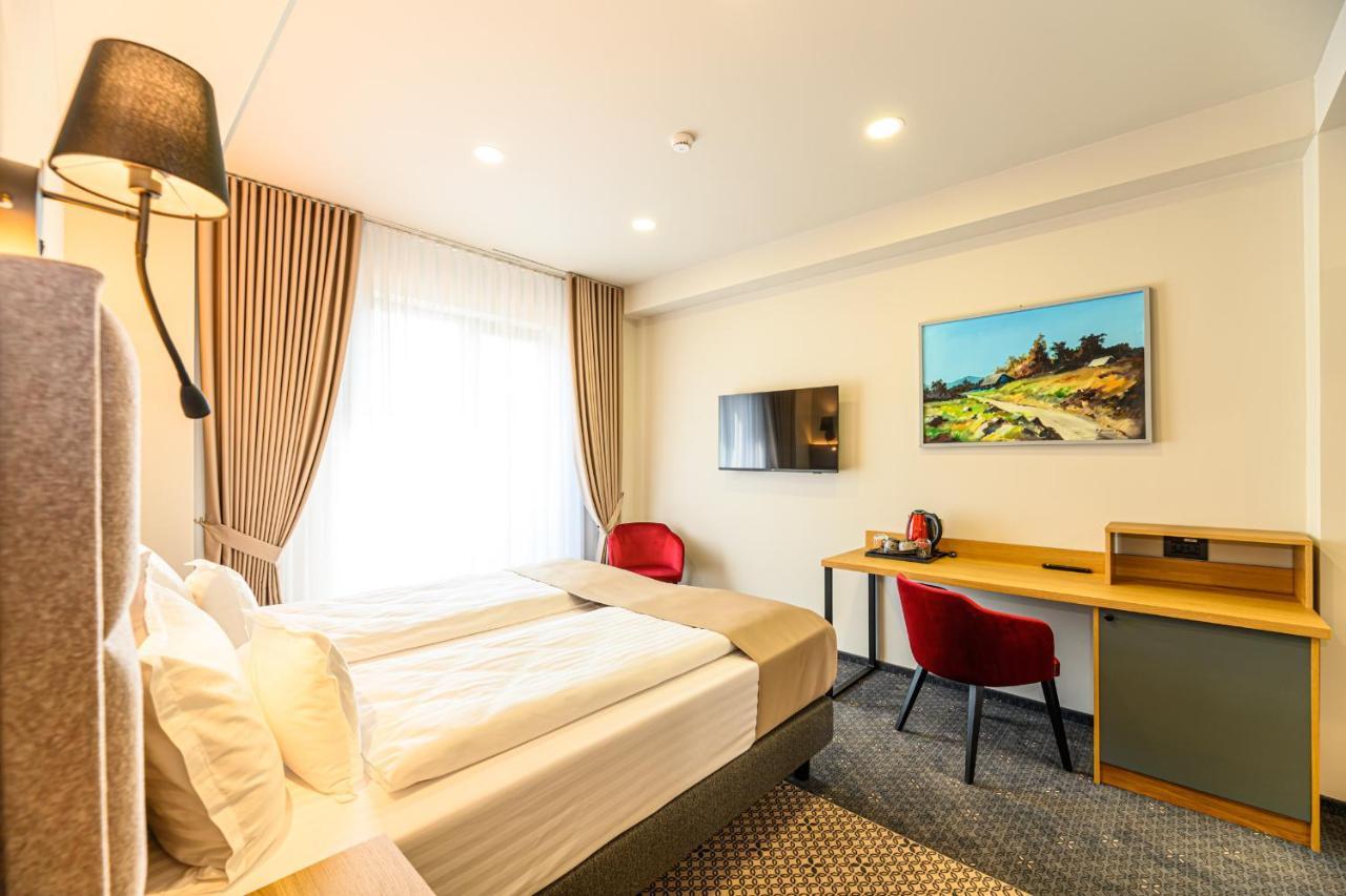 Hotel Dukat グラ・フモアルルイ エクステリア 写真