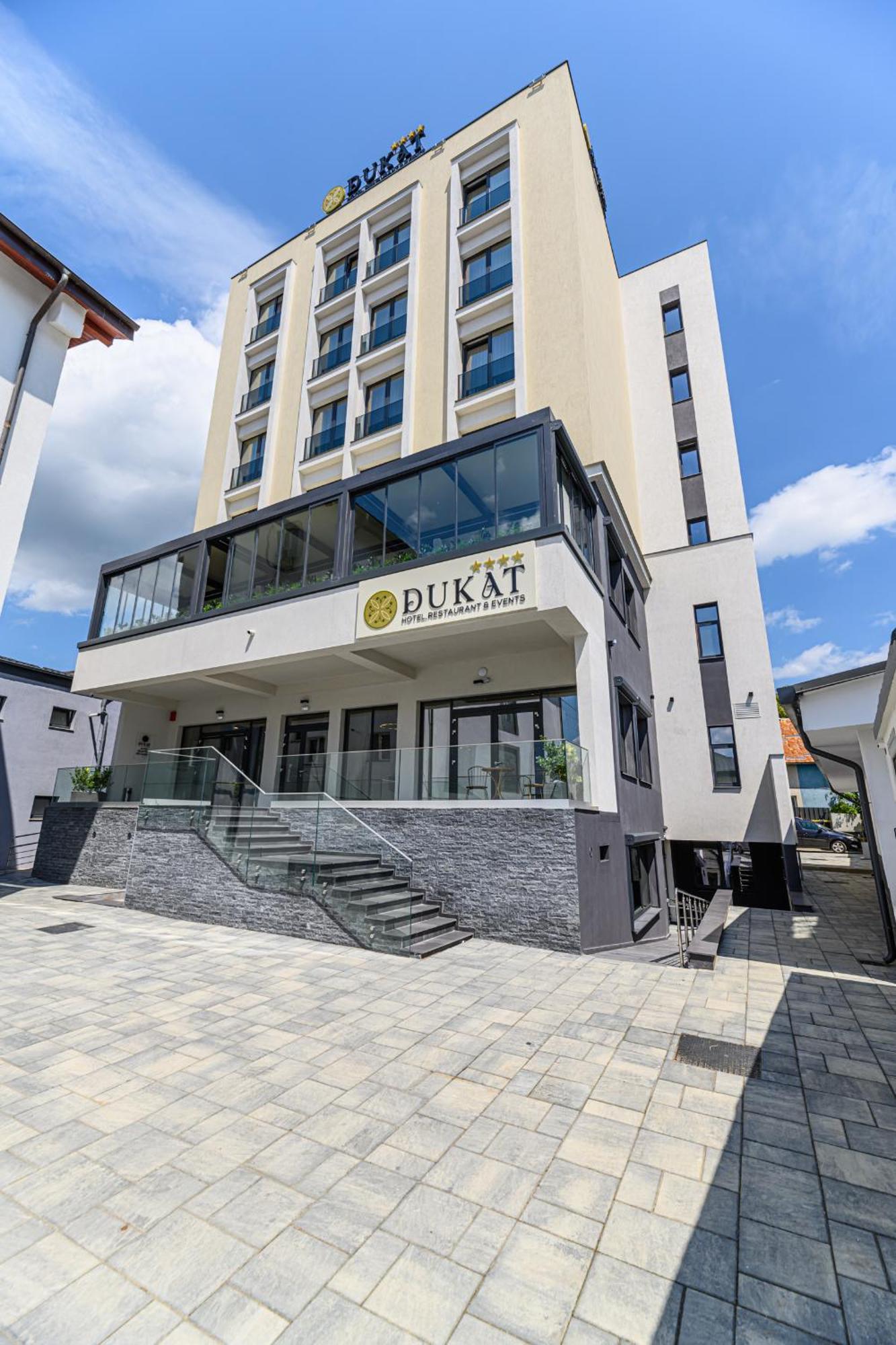 Hotel Dukat グラ・フモアルルイ エクステリア 写真